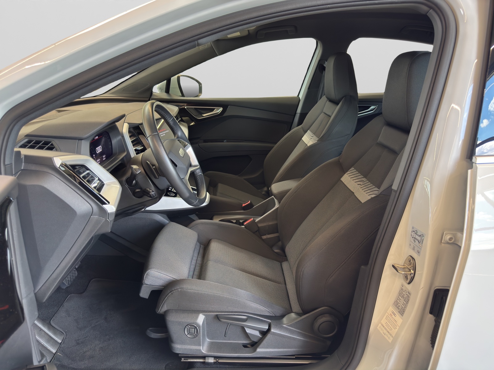 Q4 e-tron Sportback 50 quattro S line Assistenzpaket