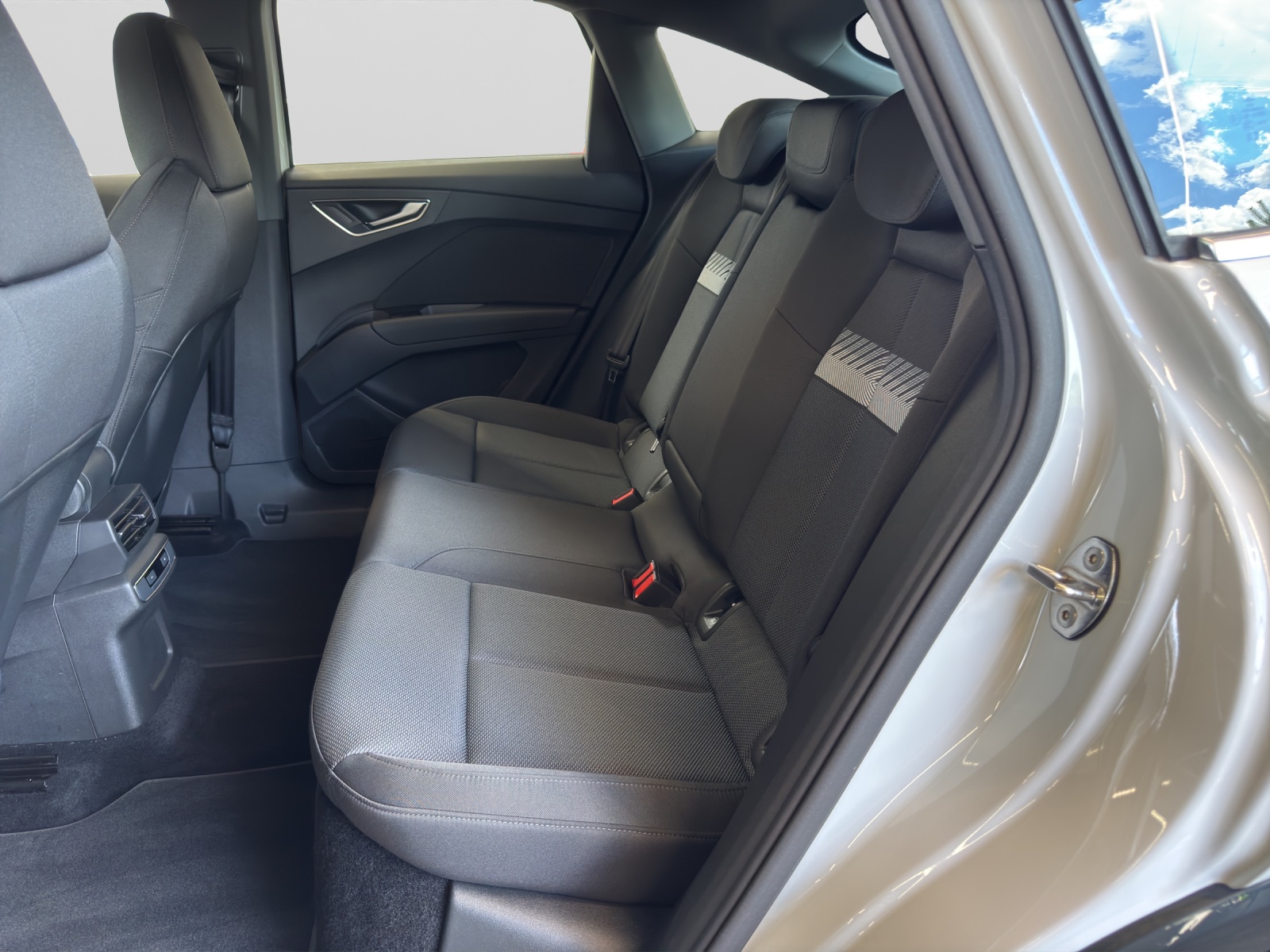 Q4 e-tron Sportback 50 quattro S line Assistenzpaket