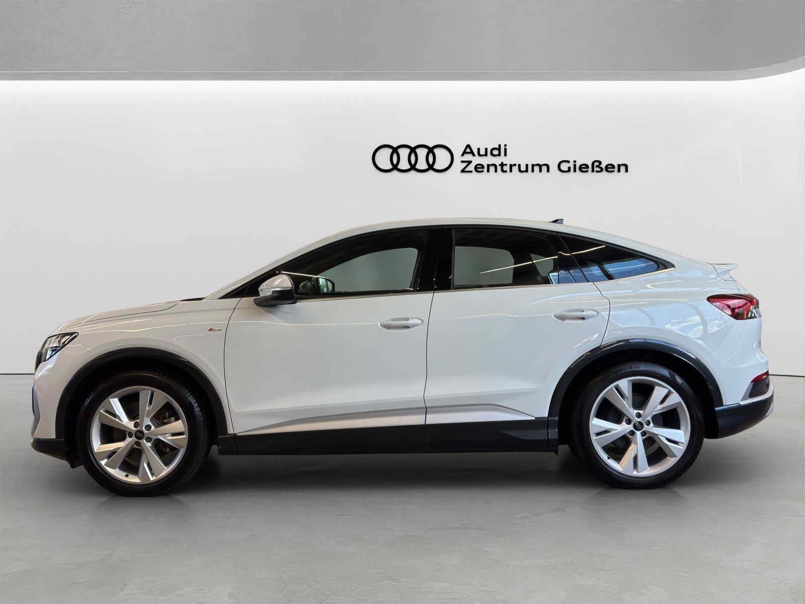 Q4 e-tron Sportback 50 quattro S line Assistenzpaket