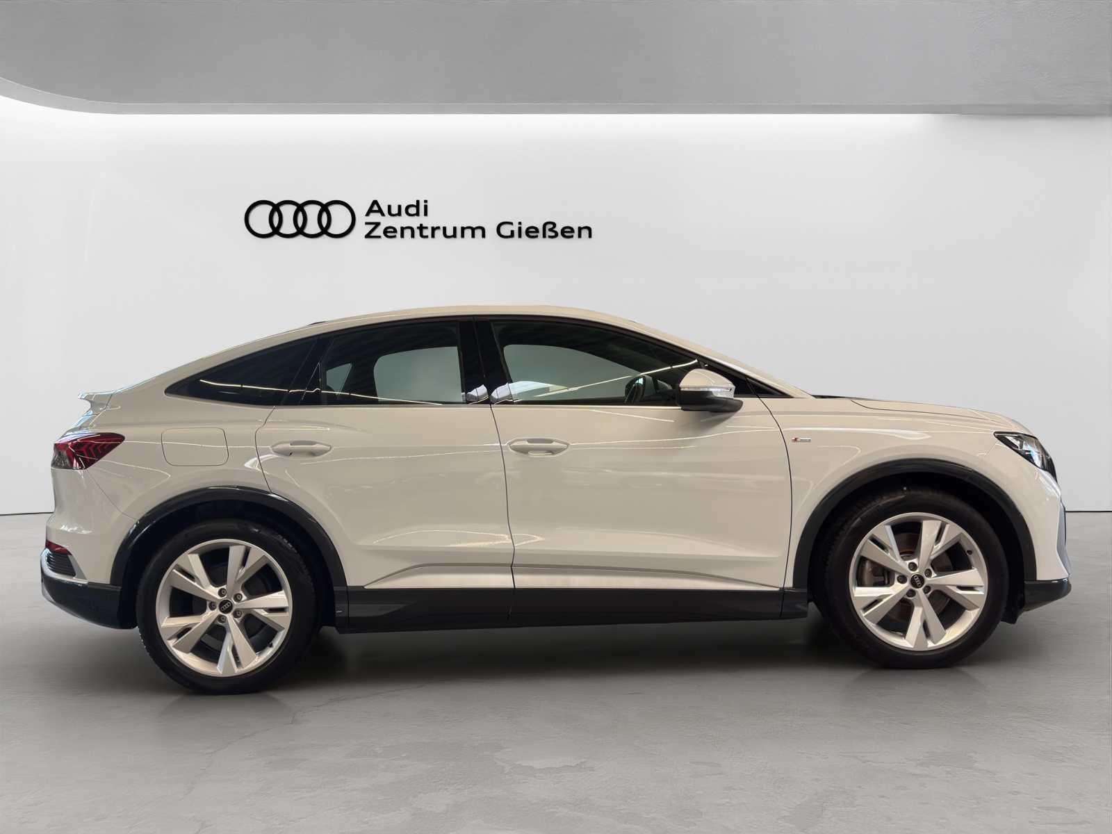 Q4 e-tron Sportback 50 quattro S line Assistenzpaket