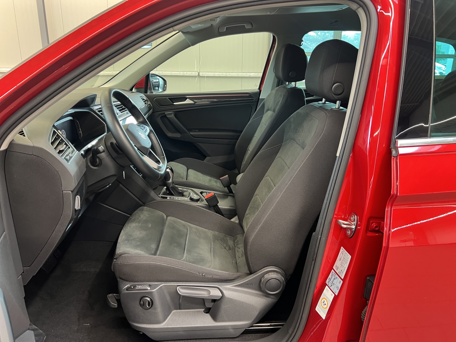 Tiguan 2.0 TDI DSG 4M Elegance IQ-Light Navi AHK Alu-18Zoll