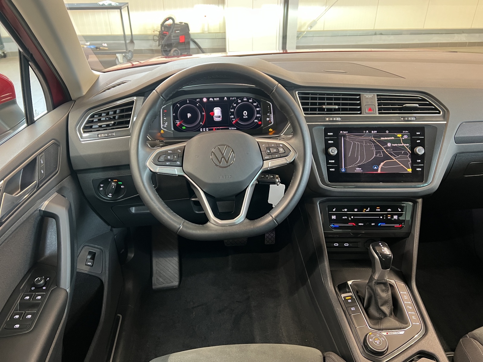 Tiguan 2.0 TDI DSG 4M Elegance IQ-Light Navi AHK Alu-18Zoll
