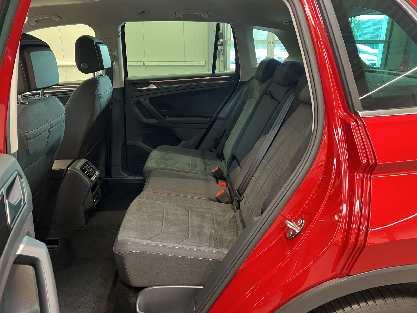 Tiguan 2.0 TDI DSG 4M Elegance IQ-Light Navi AHK Alu-18Zoll