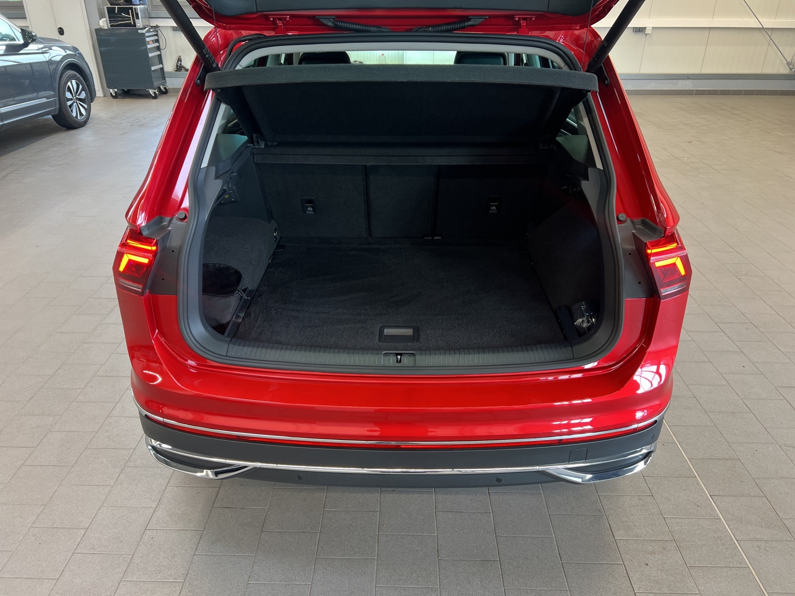 Tiguan 2.0 TDI DSG 4M Elegance IQ-Light Navi AHK Alu-18Zoll