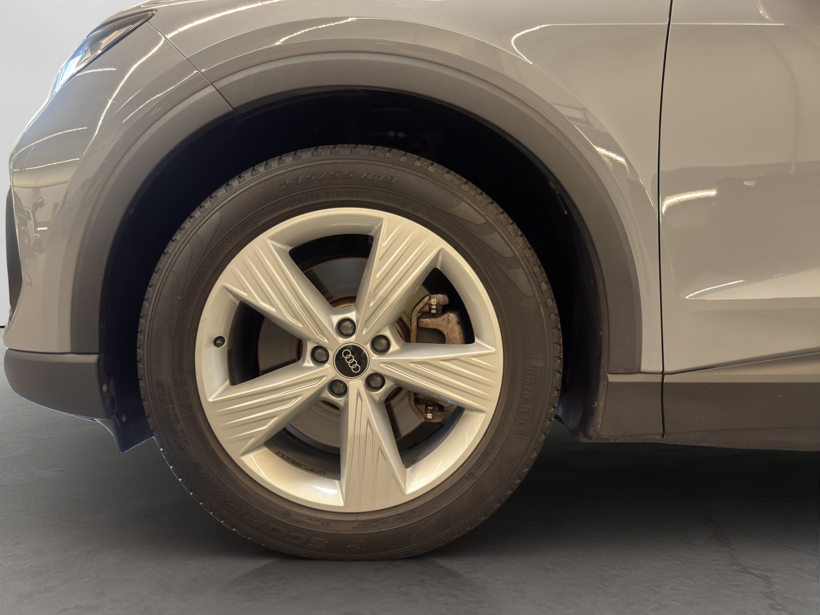 Q4 e-tron 40 basis AHK Navi Assistenzpaket