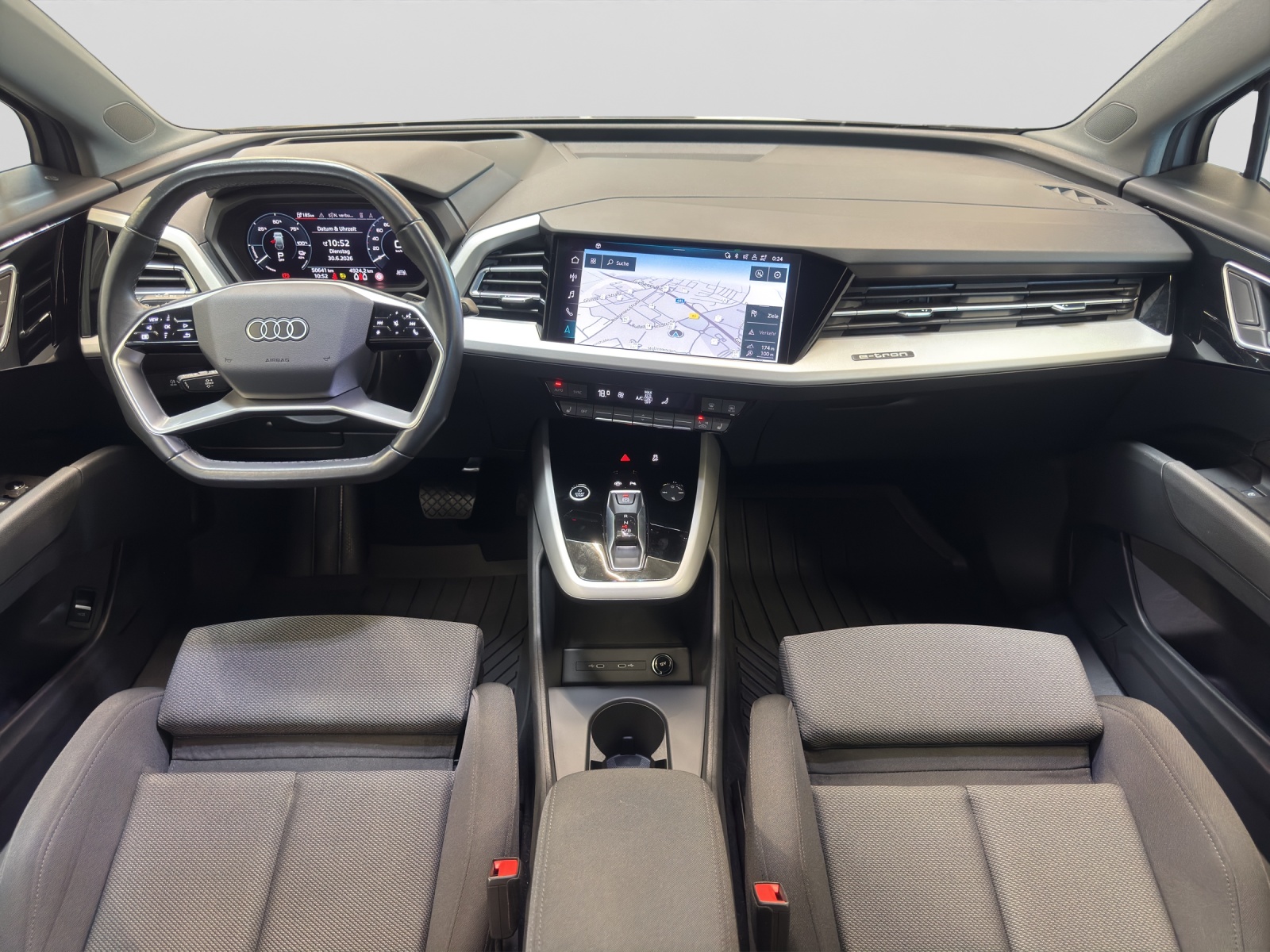 Q4 e-tron 40 basis AHK Navi Assistenzpaket
