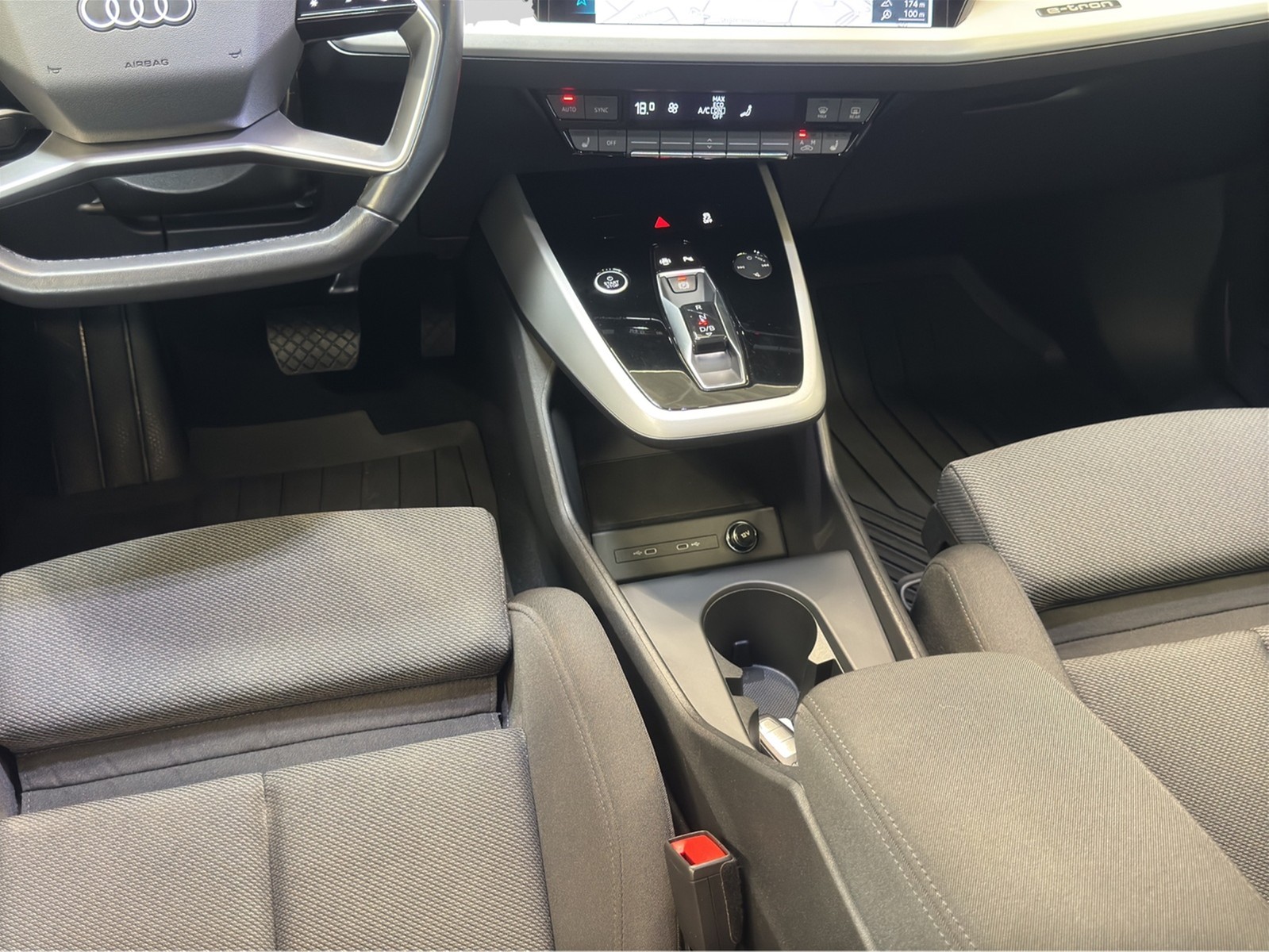 Q4 e-tron 40 basis AHK Navi Assistenzpaket