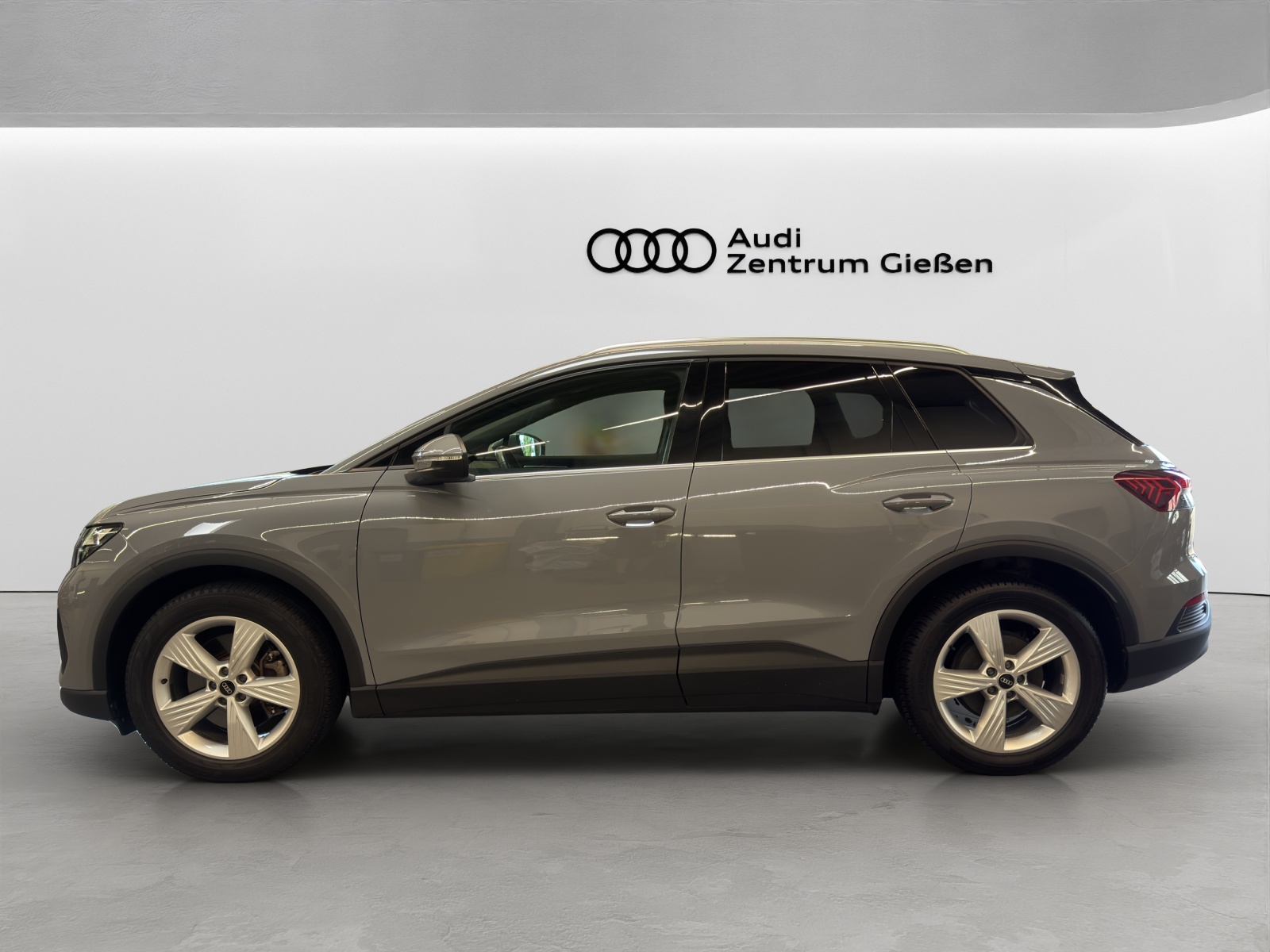 Q4 e-tron 40 basis AHK Navi Assistenzpaket