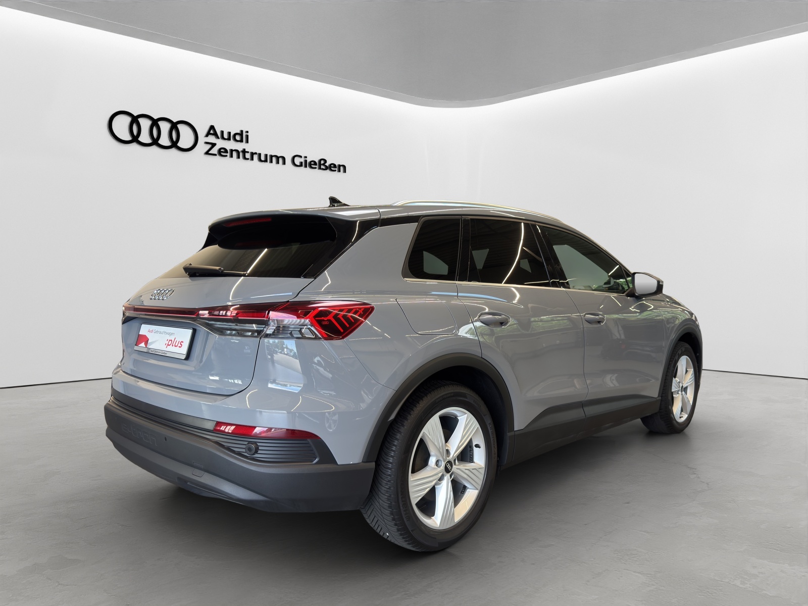 Q4 e-tron 40 basis AHK Navi Assistenzpaket