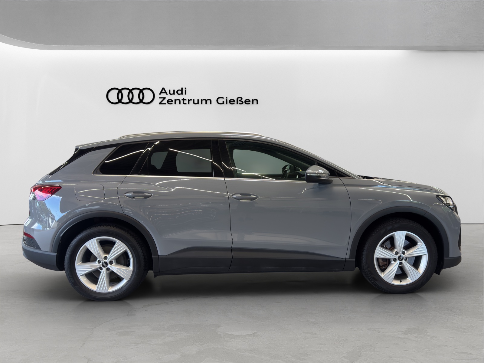 Q4 e-tron 40 basis AHK Navi Assistenzpaket