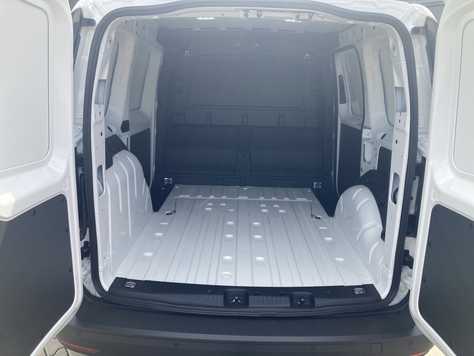 Caddy Cargo 2.0 TDI GRA AHK App Klima Heckflügel