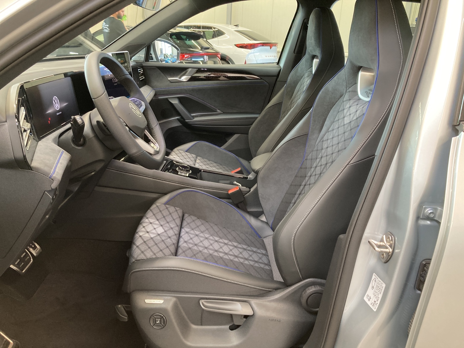 Tiguan eTSI DSG R-Line IQ-Light HeadUp AHK