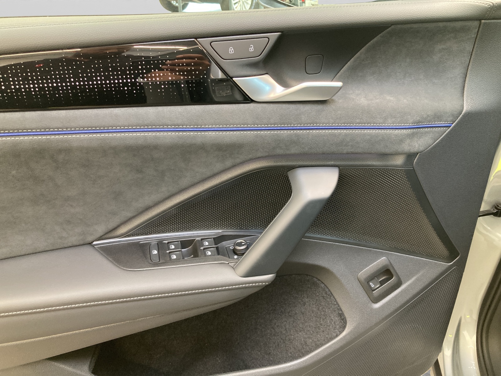 Tiguan eTSI DSG R-Line IQ-Light HeadUp AHK