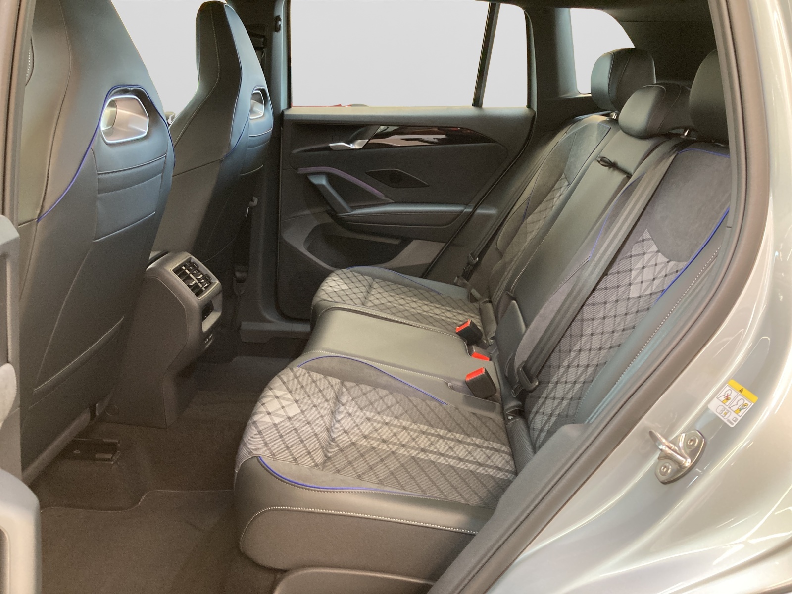 Tiguan eTSI DSG R-Line IQ-Light HeadUp AHK