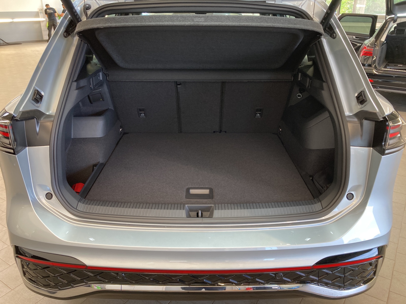 Tiguan eTSI DSG R-Line IQ-Light HeadUp AHK