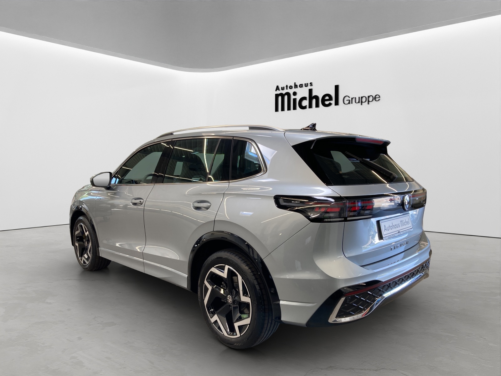 Tiguan eTSI DSG R-Line IQ-Light HeadUp AHK