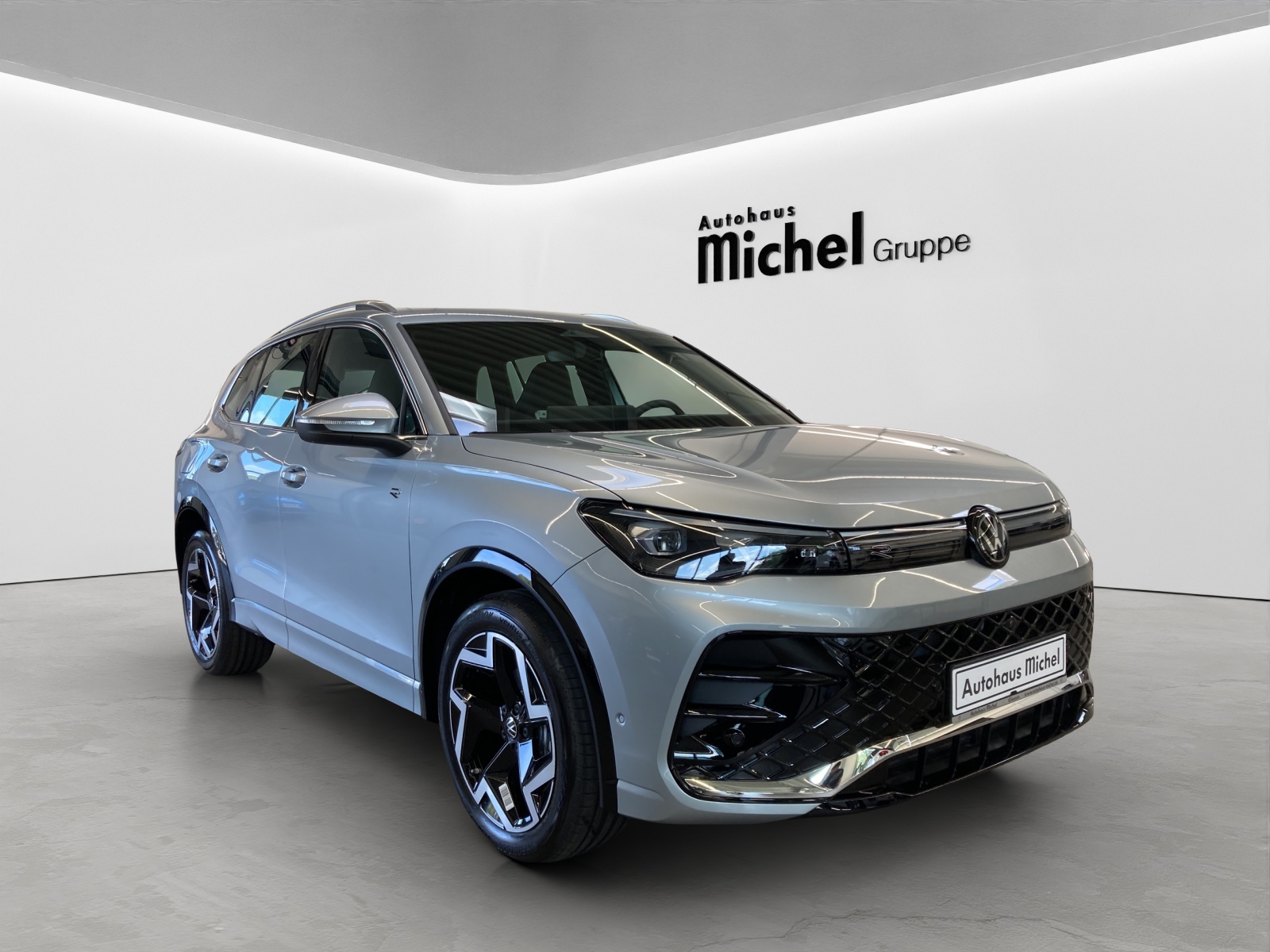 Tiguan eTSI DSG R-Line IQ-Light HeadUp AHK