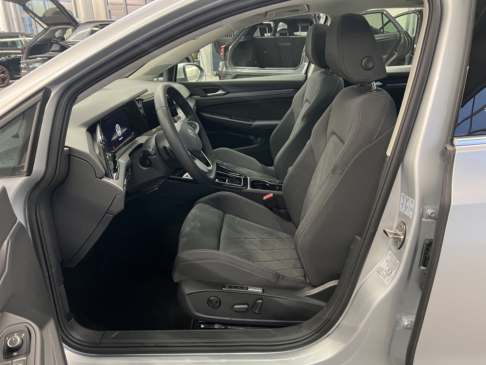 Golf 8 Variant TDI DSG Style LED-Plus Panodach Navi TravelAssist