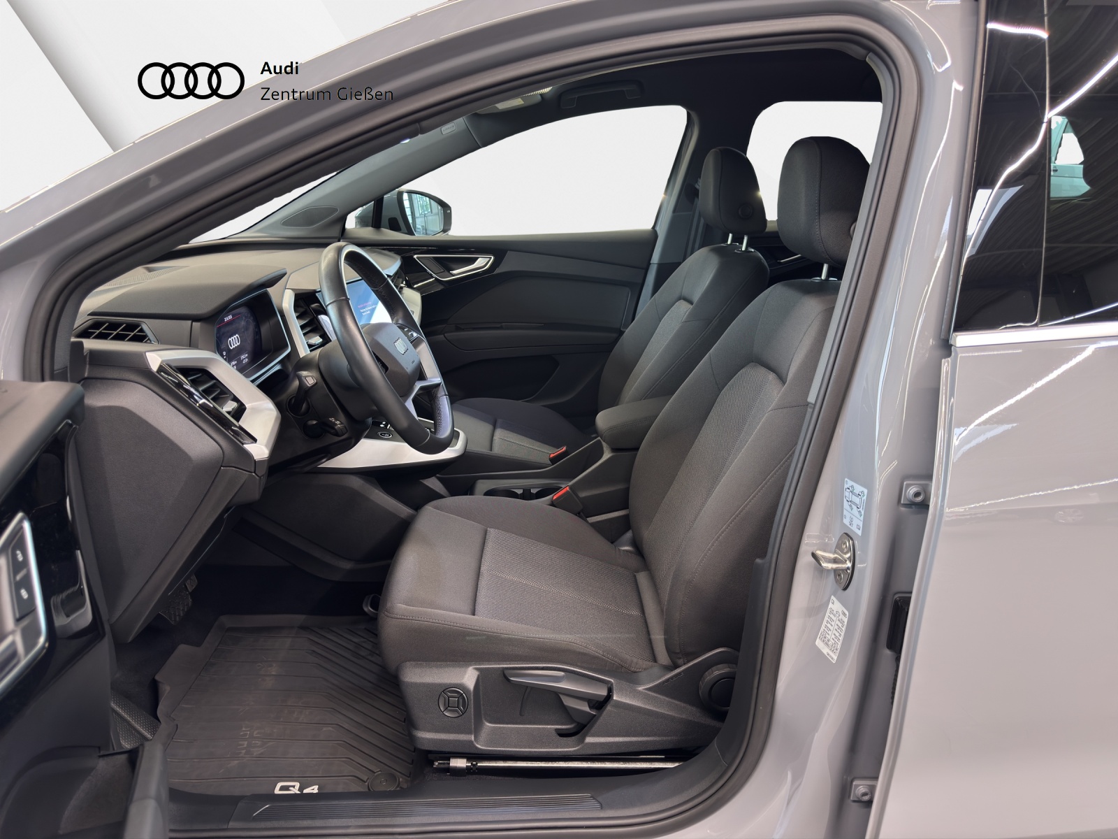Q4 e-tron 35 basis Assistenzpaket Komfortpaket LED