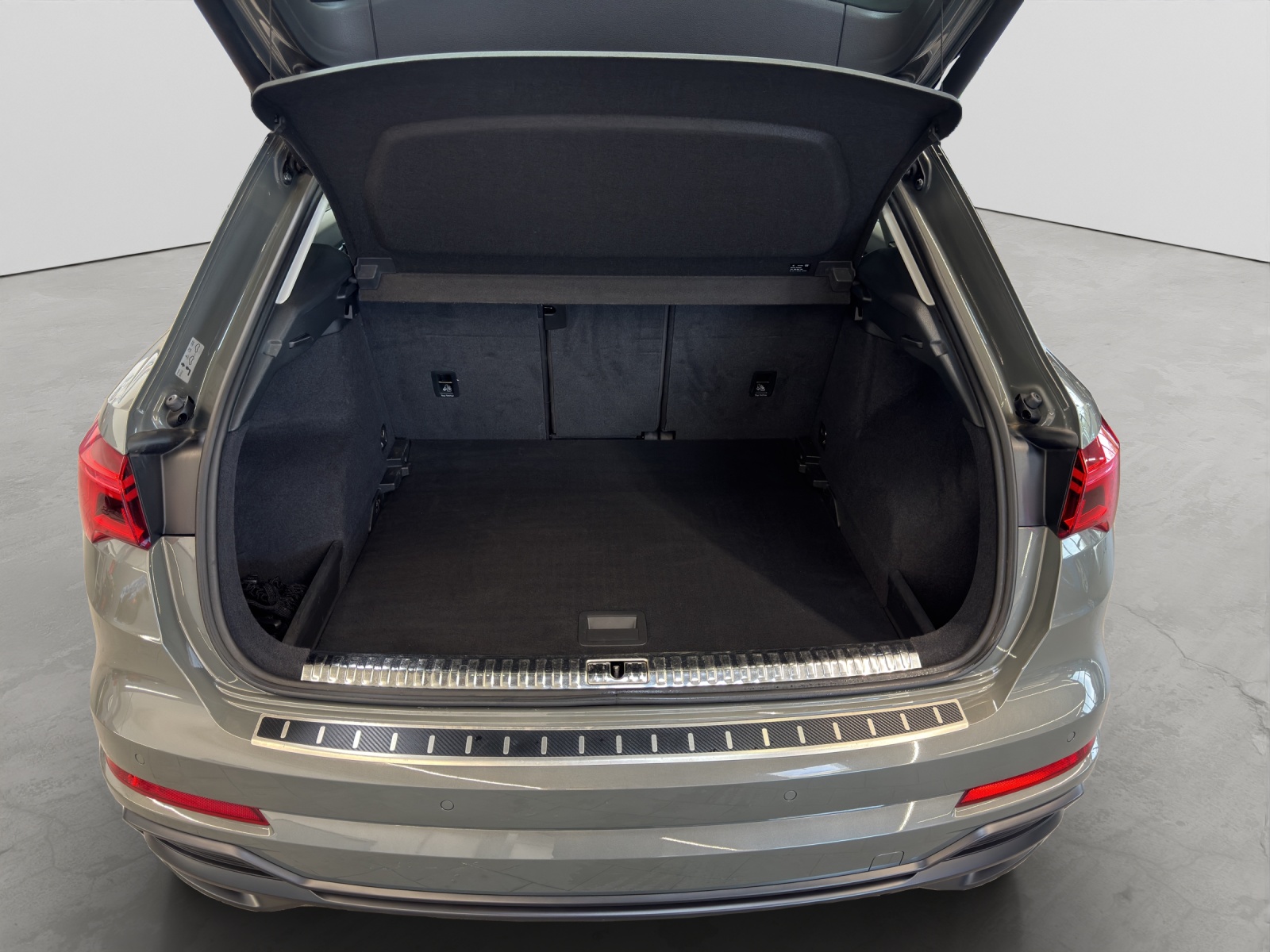 Q3 35 TDI quattro S line Black Navi AHK LED