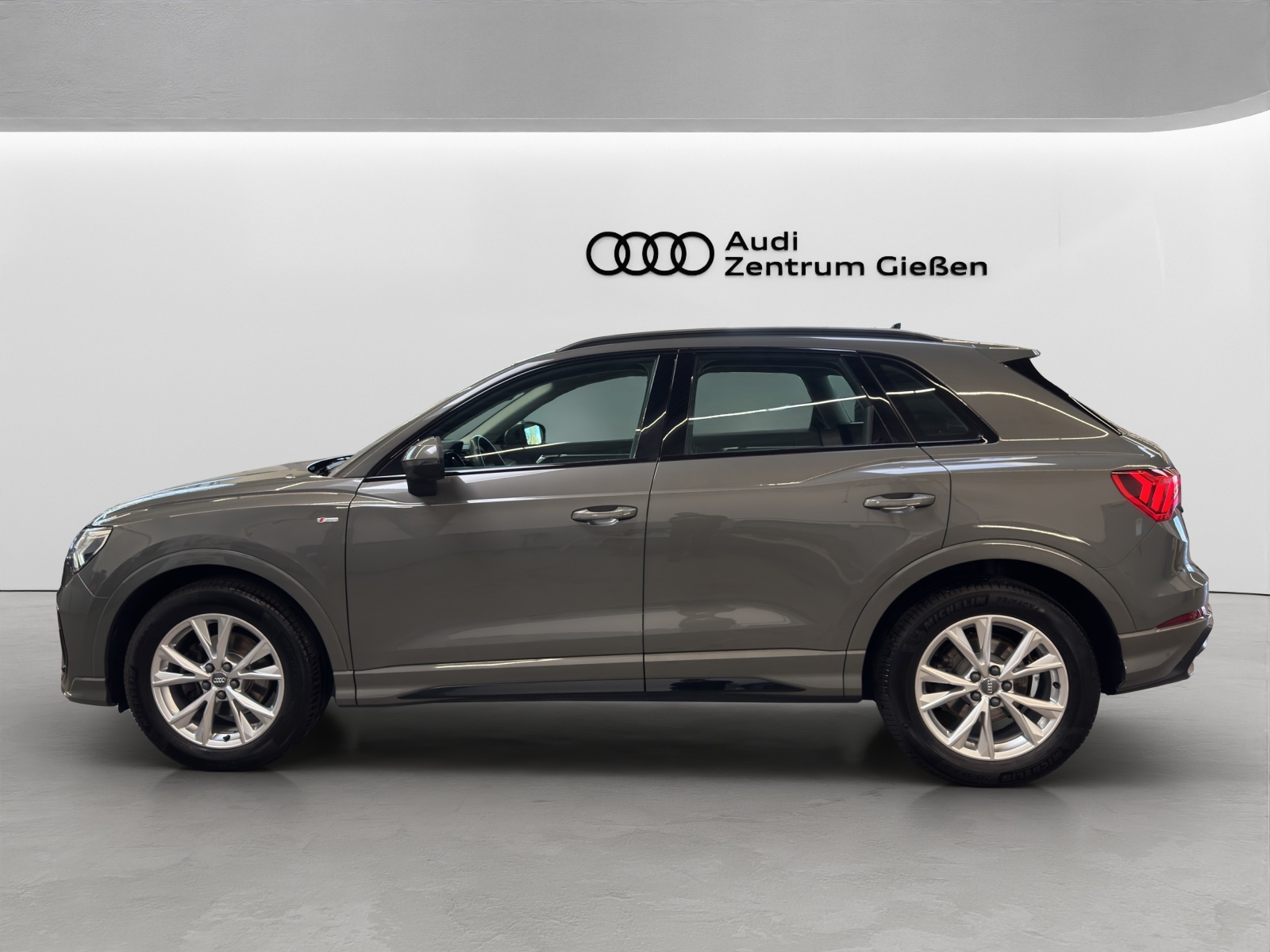 Q3 35 TDI quattro S line Black Navi AHK LED