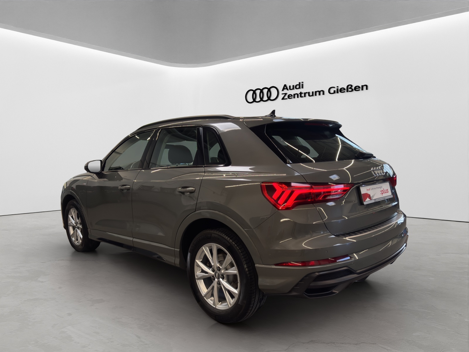 Q3 35 TDI quattro S line Black Navi AHK LED