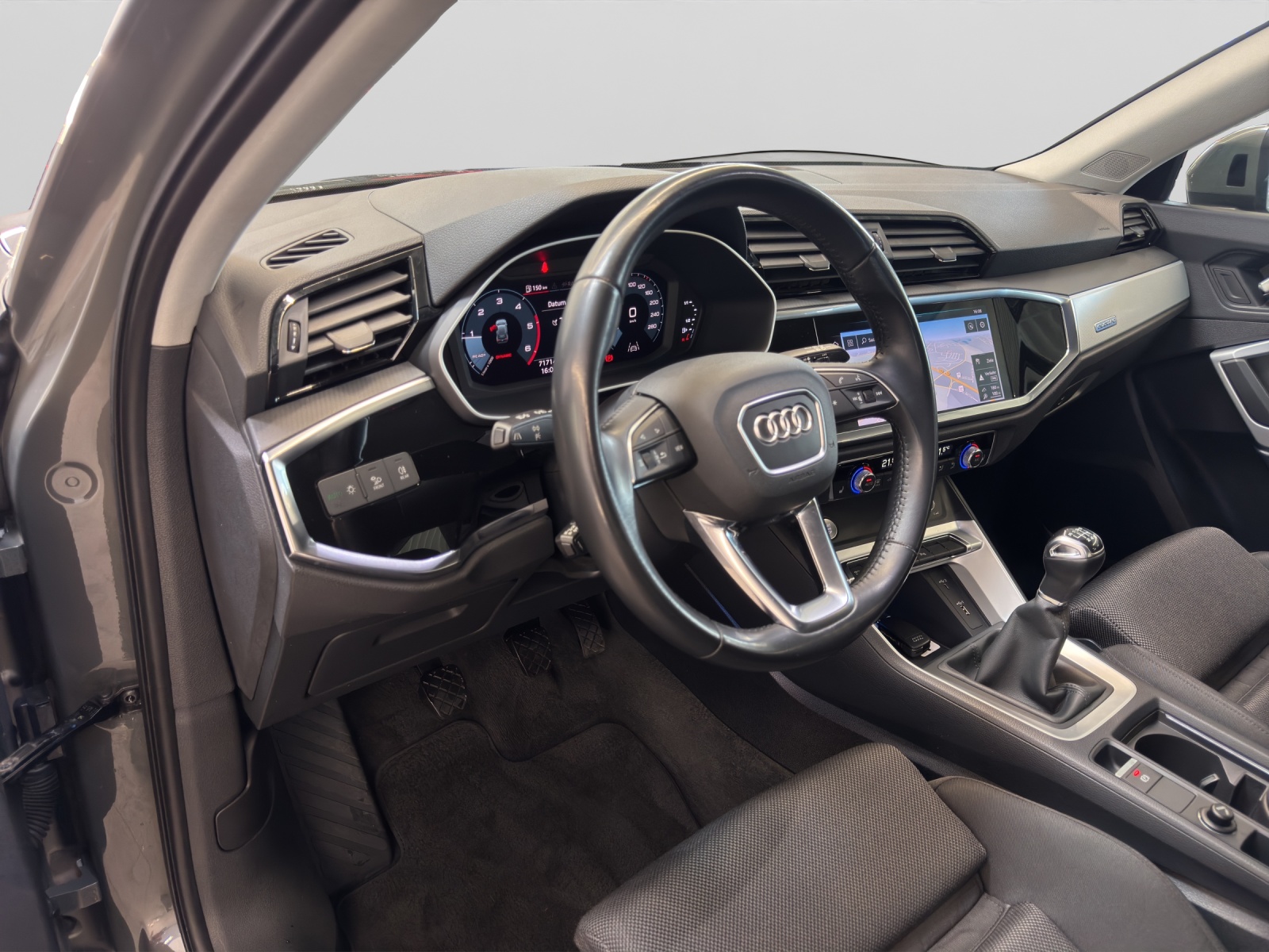 Q3 35 TDI quattro S line Black Navi AHK LED