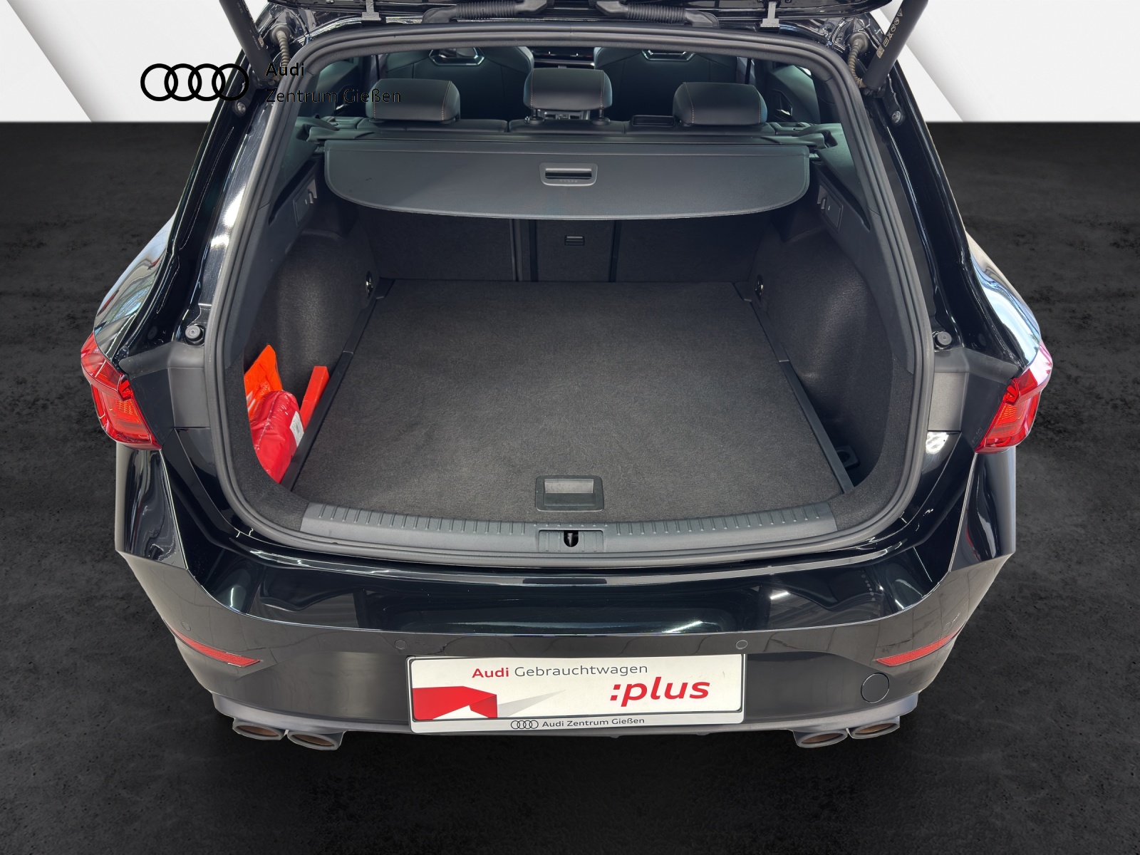 Leon Sportstourer 2.0 TSI 4Drive DSG VZ Pano Matrix-LED Kamera