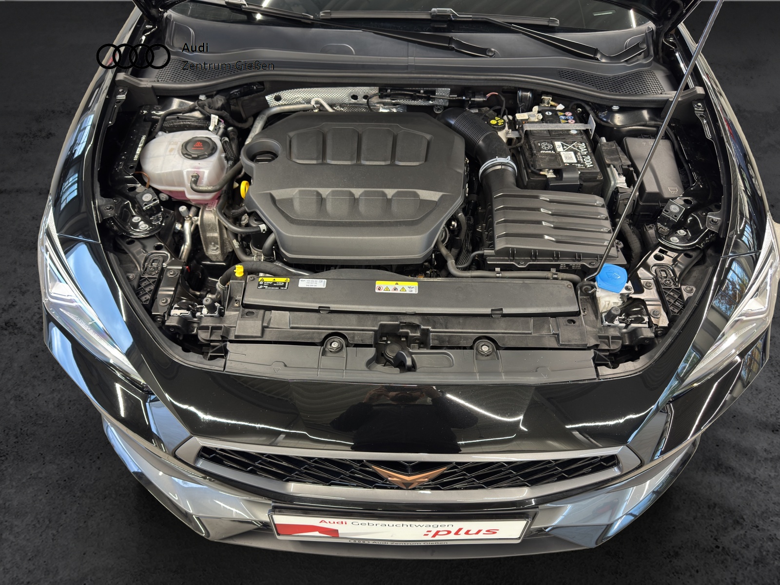 Leon Sportstourer 2.0 TSI 4Drive DSG VZ Pano Matrix-LED Kamera