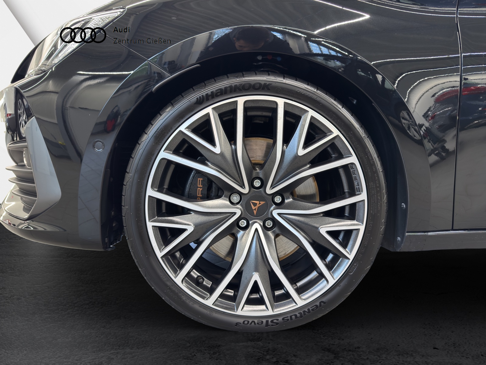 Leon Sportstourer 2.0 TSI 4Drive DSG VZ Pano Matrix-LED Kamera