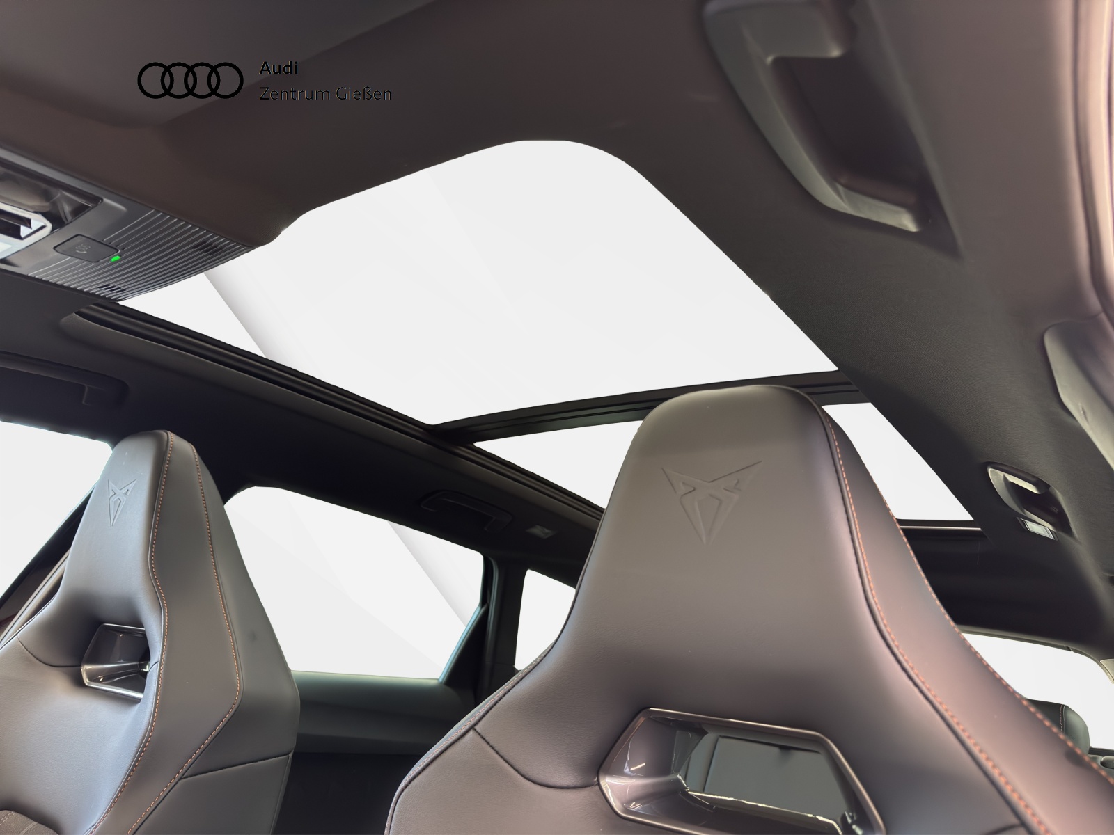 Leon Sportstourer 2.0 TSI 4Drive DSG VZ Pano Matrix-LED Kamera