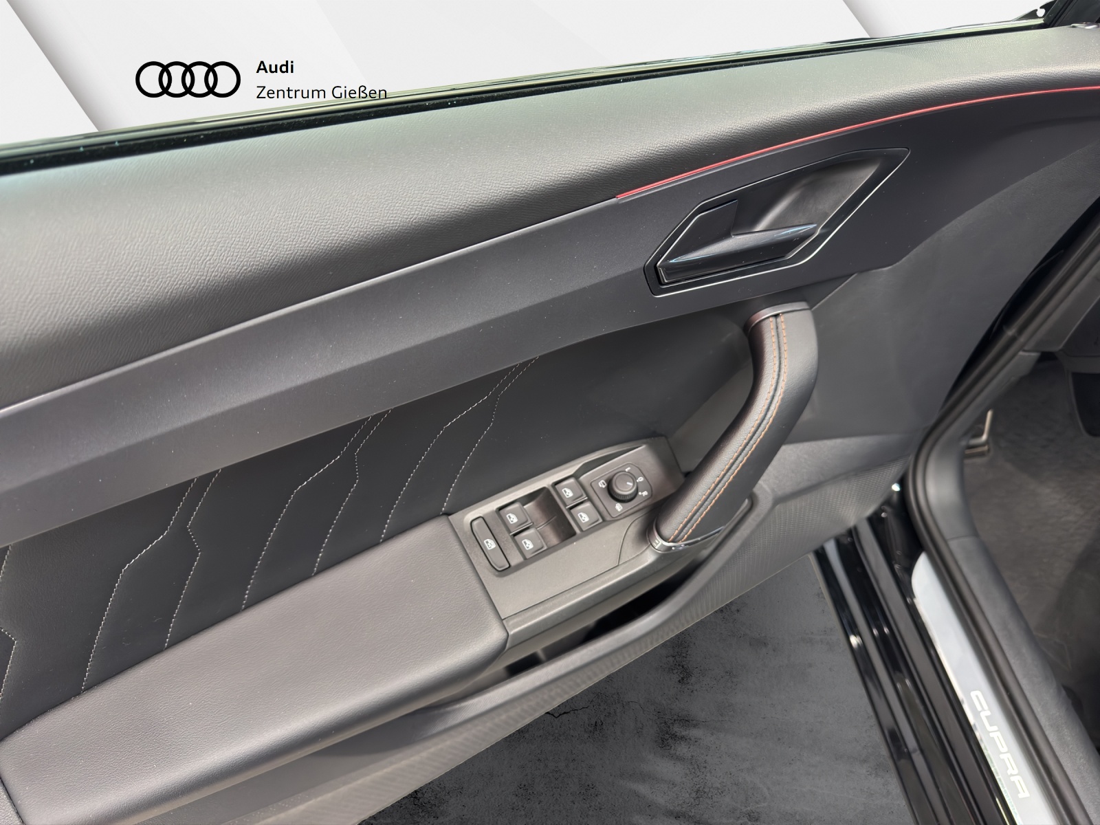 Leon Sportstourer 2.0 TSI 4Drive DSG VZ Pano Matrix-LED Kamera