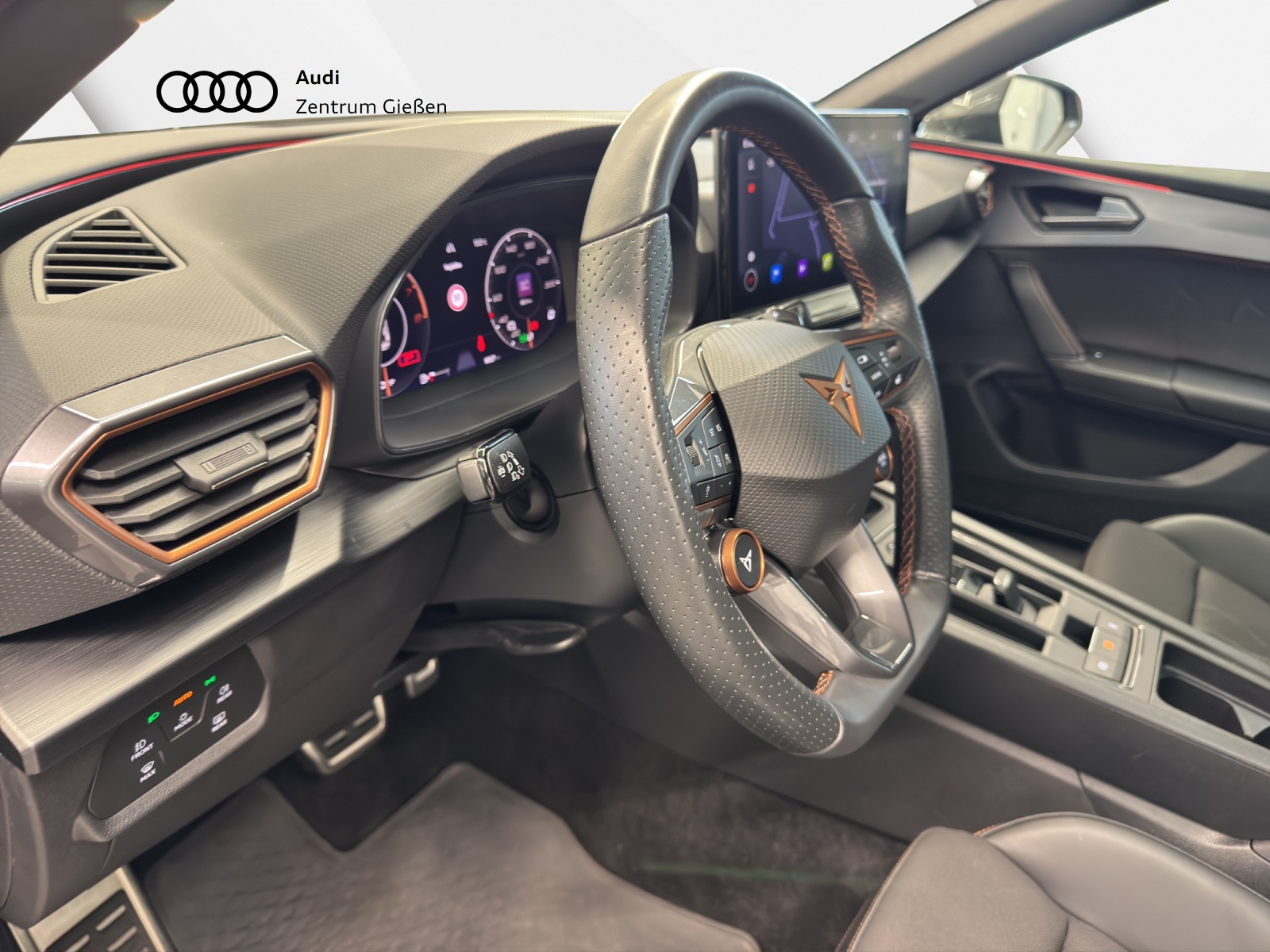 Leon Sportstourer 2.0 TSI 4Drive DSG VZ Pano Matrix-LED Kamera