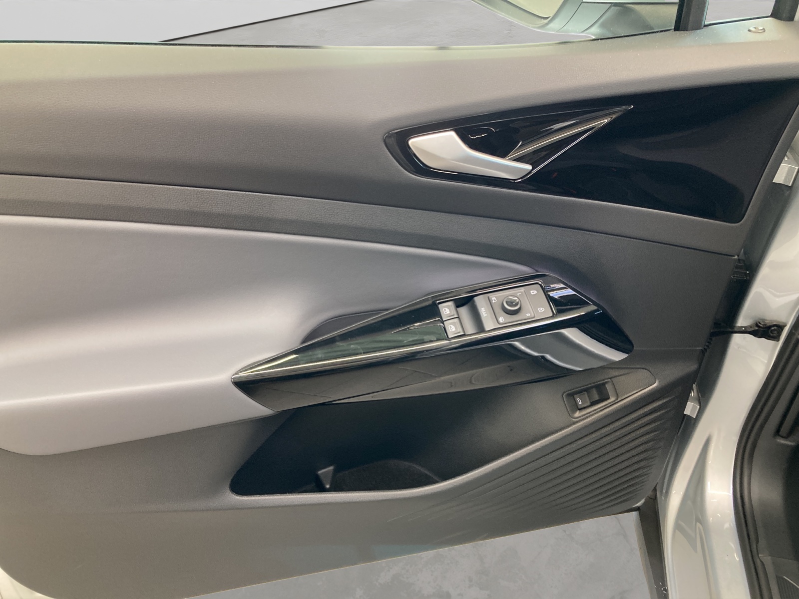 ID.4 Pro 210 kW/77kWh Wärmepumpe IQ-Light TravelAssist