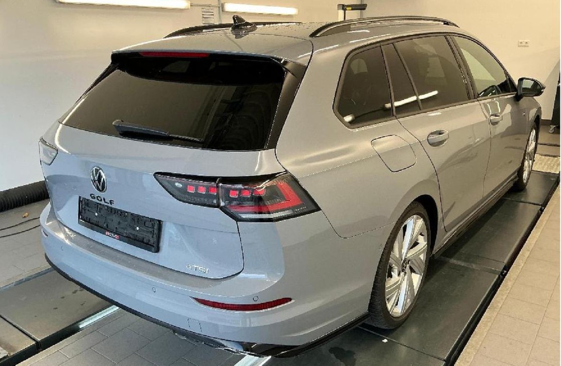 Golf 8 Variant eTSI DSG R-Line