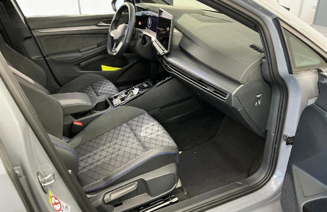 Golf 8 Variant eTSI DSG R-Line