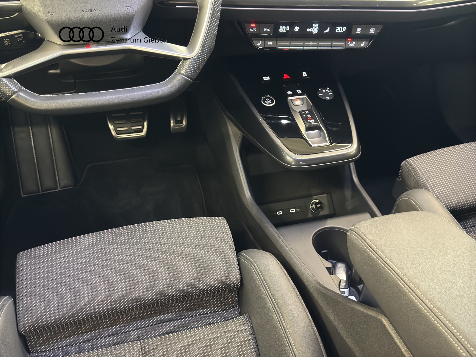 Q4 e-tron Sportback 40 S line Black Assistenzpaket Navi