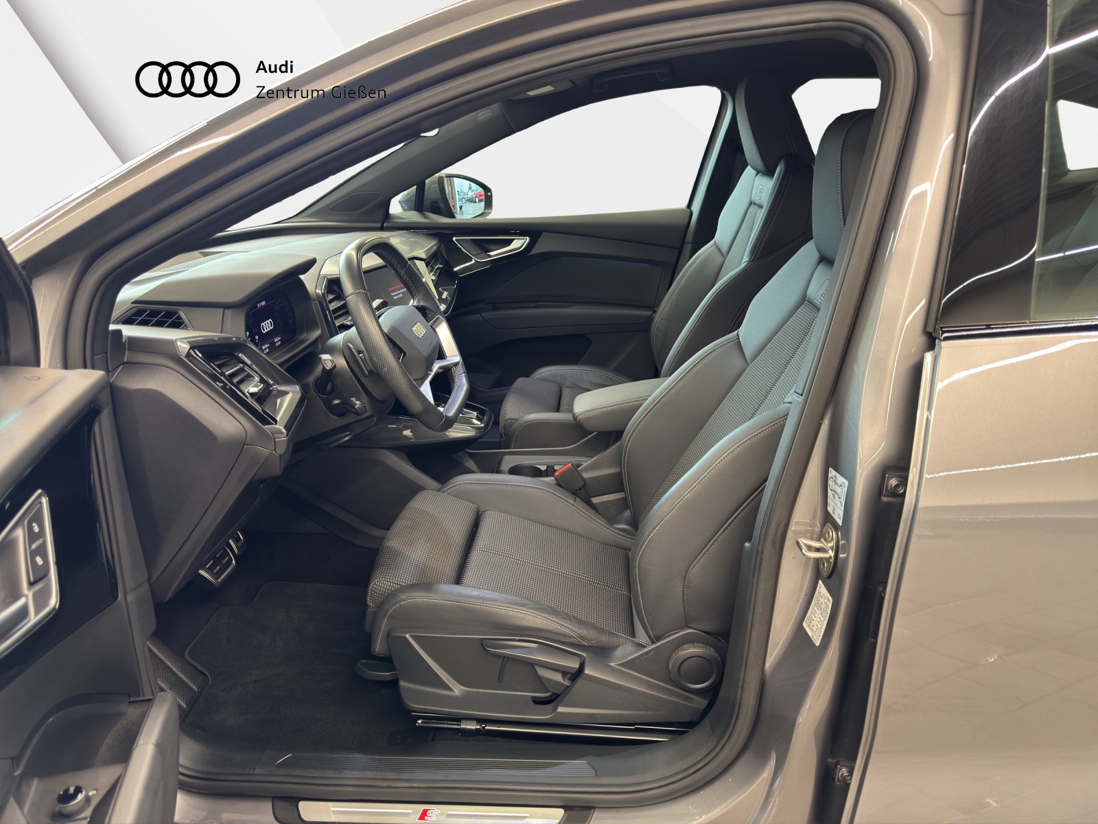 Q4 e-tron Sportback 40 S line Black Assistenzpaket Navi