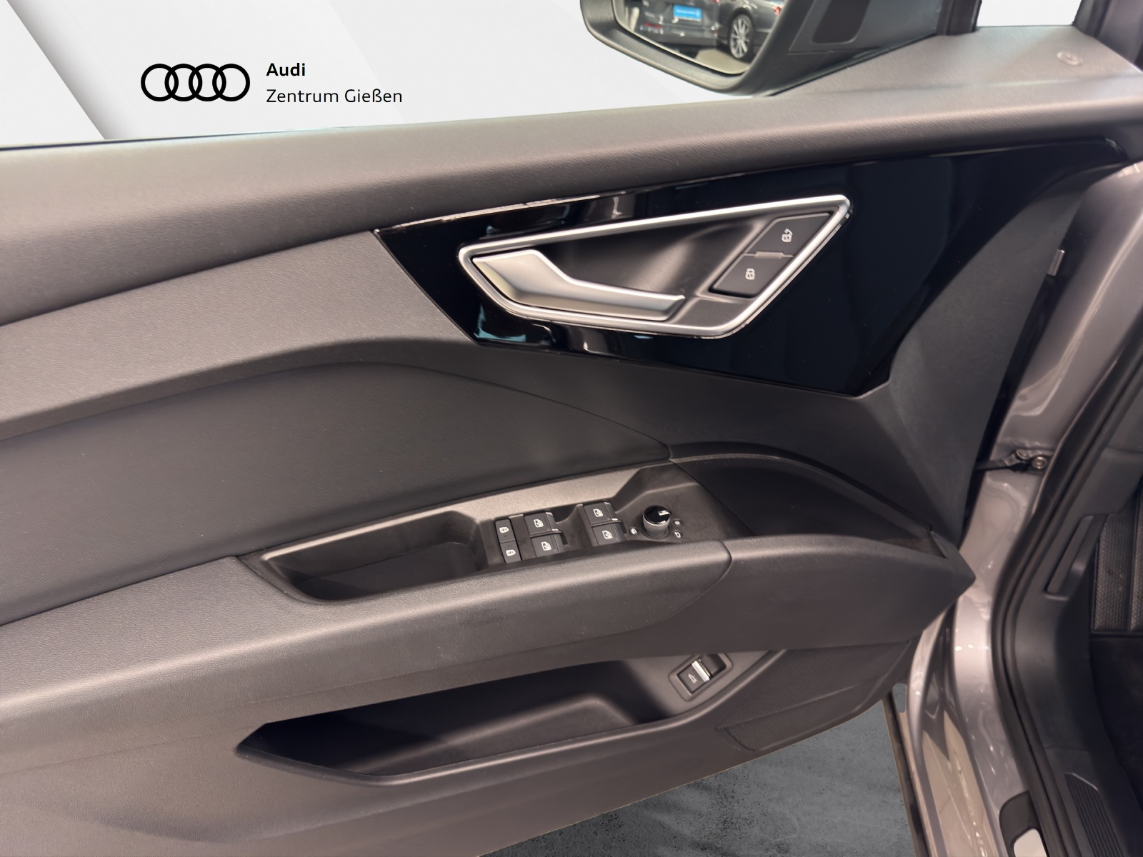 Q4 e-tron Sportback 40 S line Black Assistenzpaket Navi