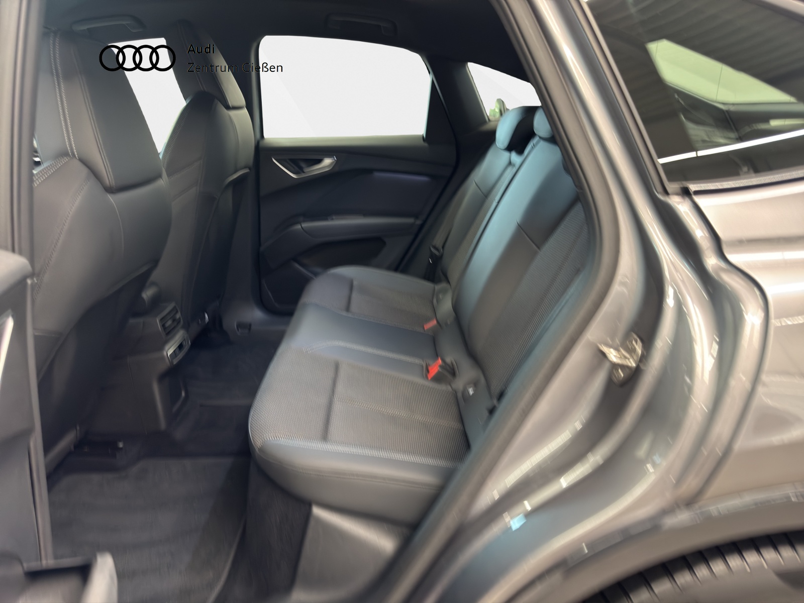 Q4 e-tron Sportback 40 S line Black Assistenzpaket Navi