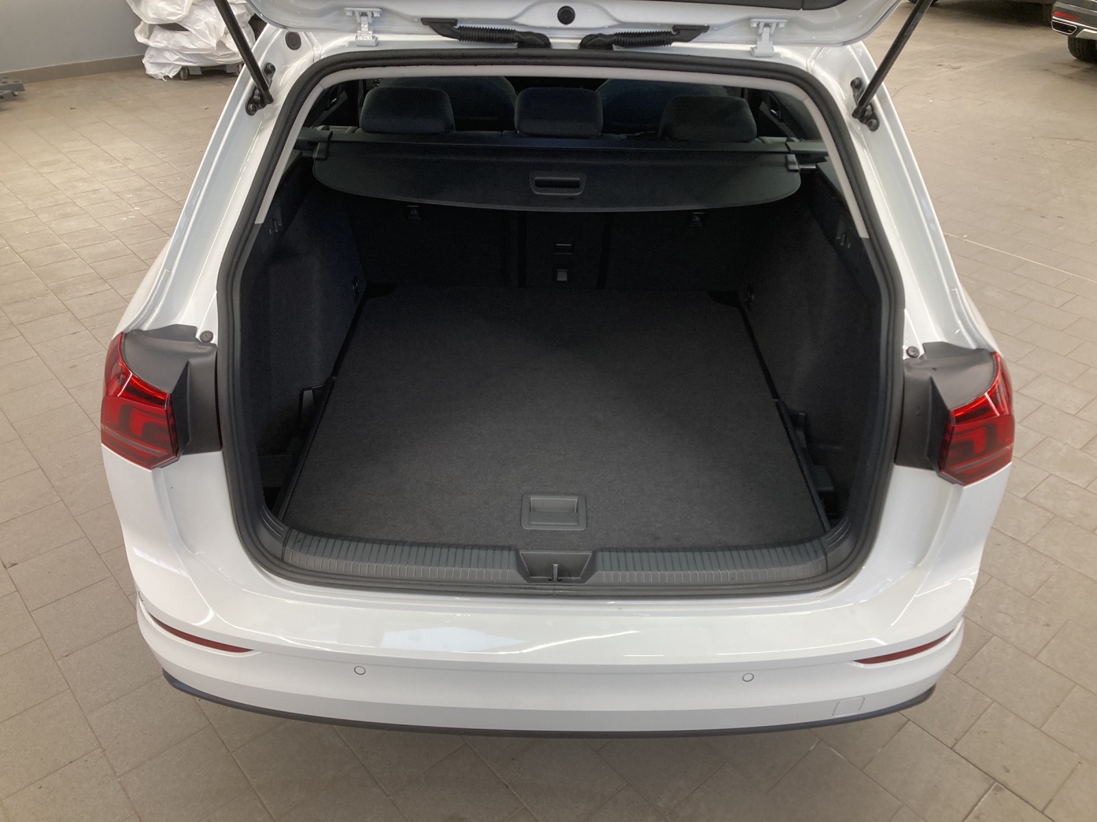 Golf 8 Variant 1.5 TSI Life LED Navi TravelAssist