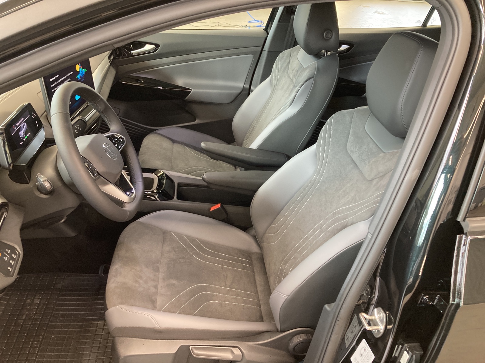 ID.4 Pro 210 kW/77kWh Infotainment-Paket AHK Wärmepumpe