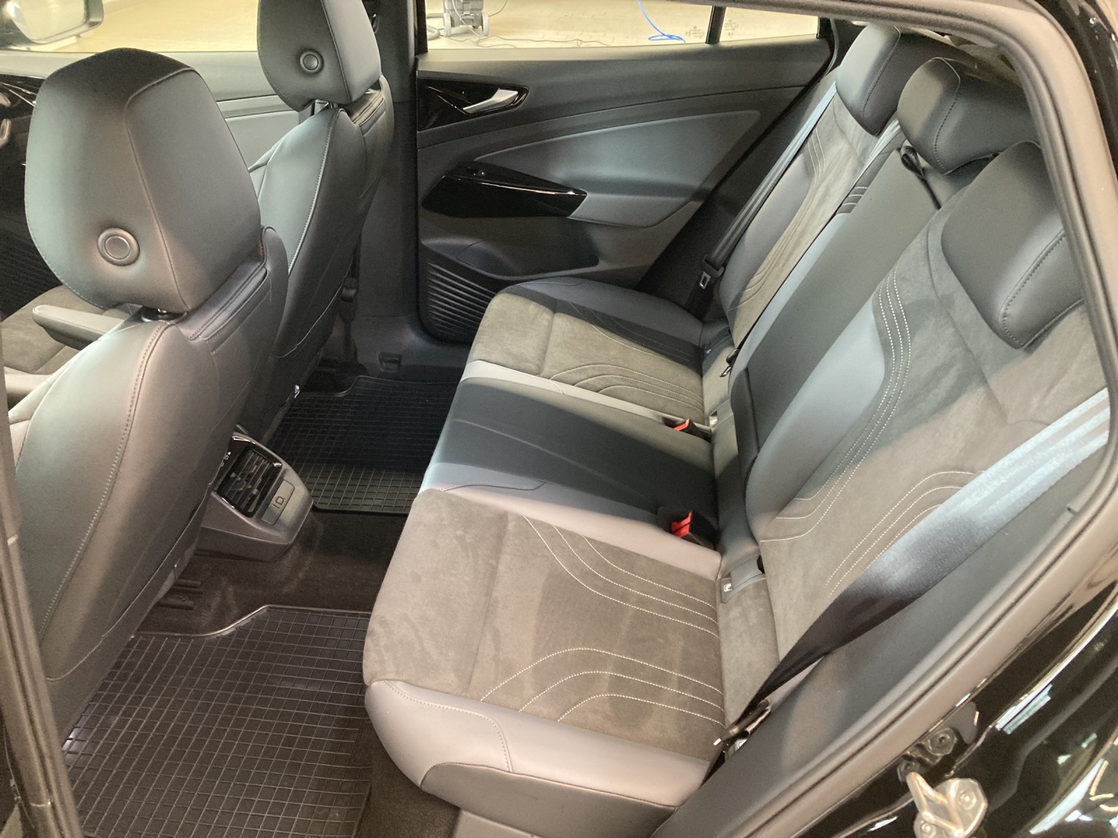 ID.4 Pro 210 kW/77kWh Infotainment-Paket AHK Wärmepumpe