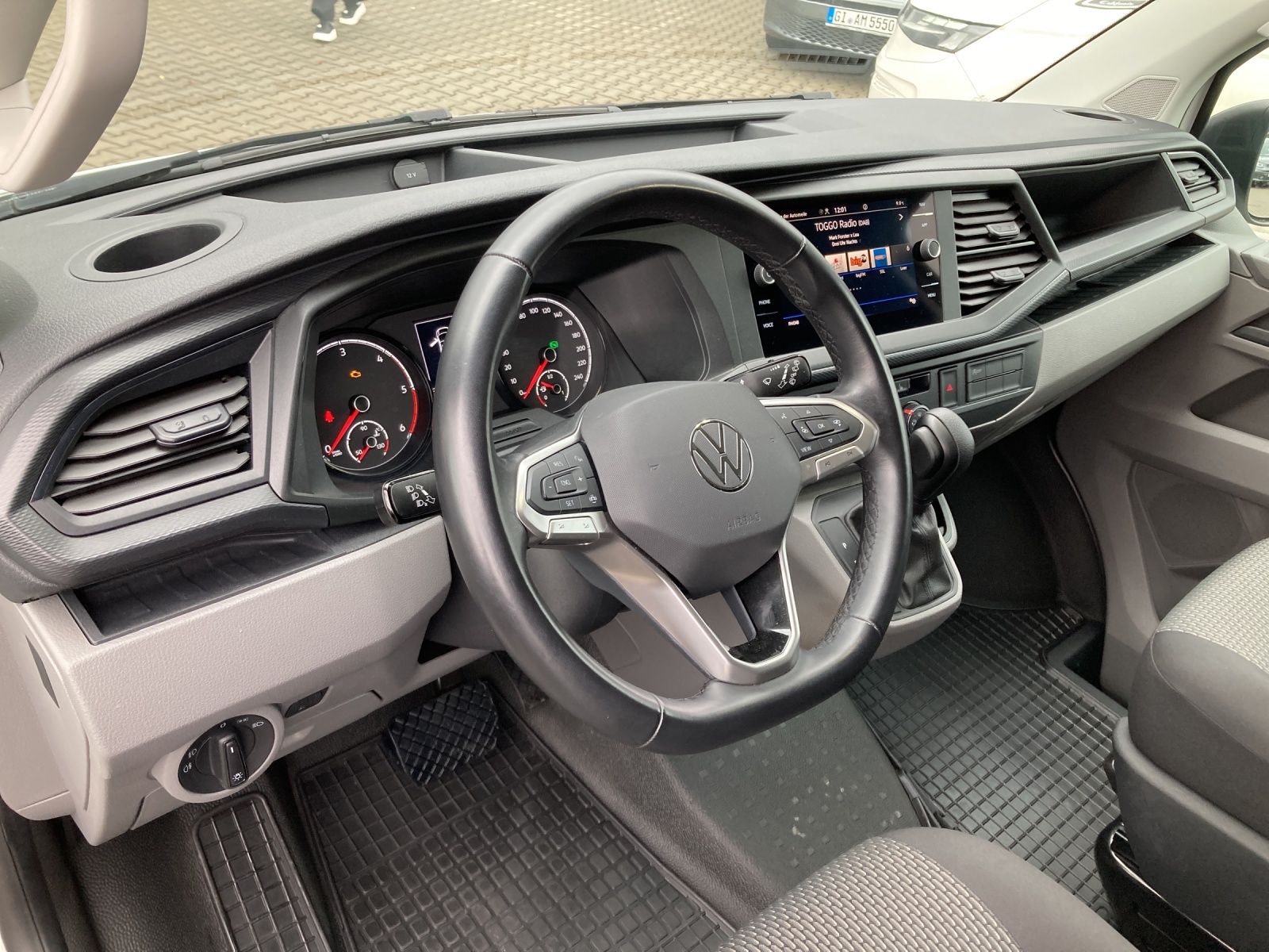 T6 Transporter 6.1 Kasten 2.0 TDI DSG Navi PDC GRA SH links Heckklappe