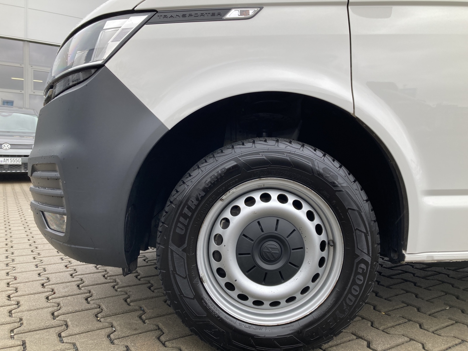 T6 Transporter 6.1 Kasten 2.0 TDI DSG Navi PDC GRA SH links Heckklappe