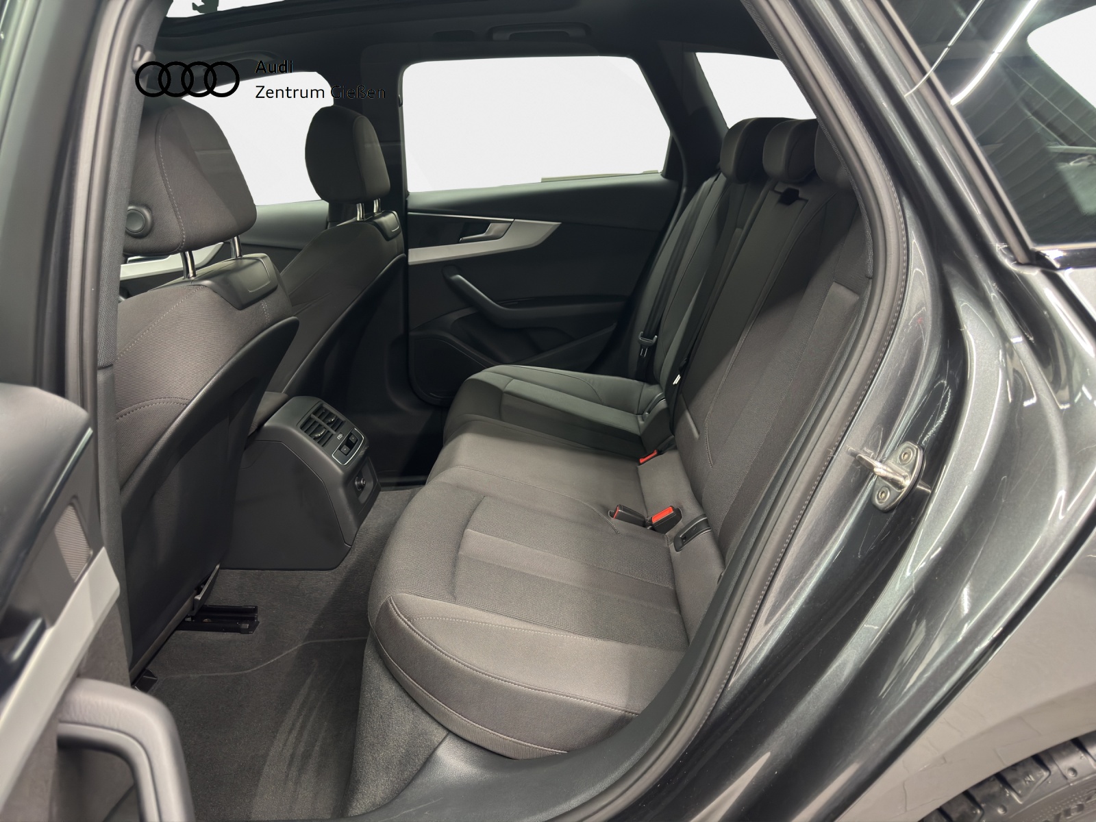 A4 Avant 40 TDI S line Black Pano Navi Kamera