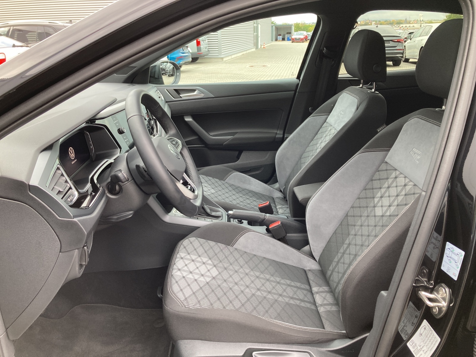 Taigo TSI DSG R-Line IQ-Light Panodach 18Zoll-Alu