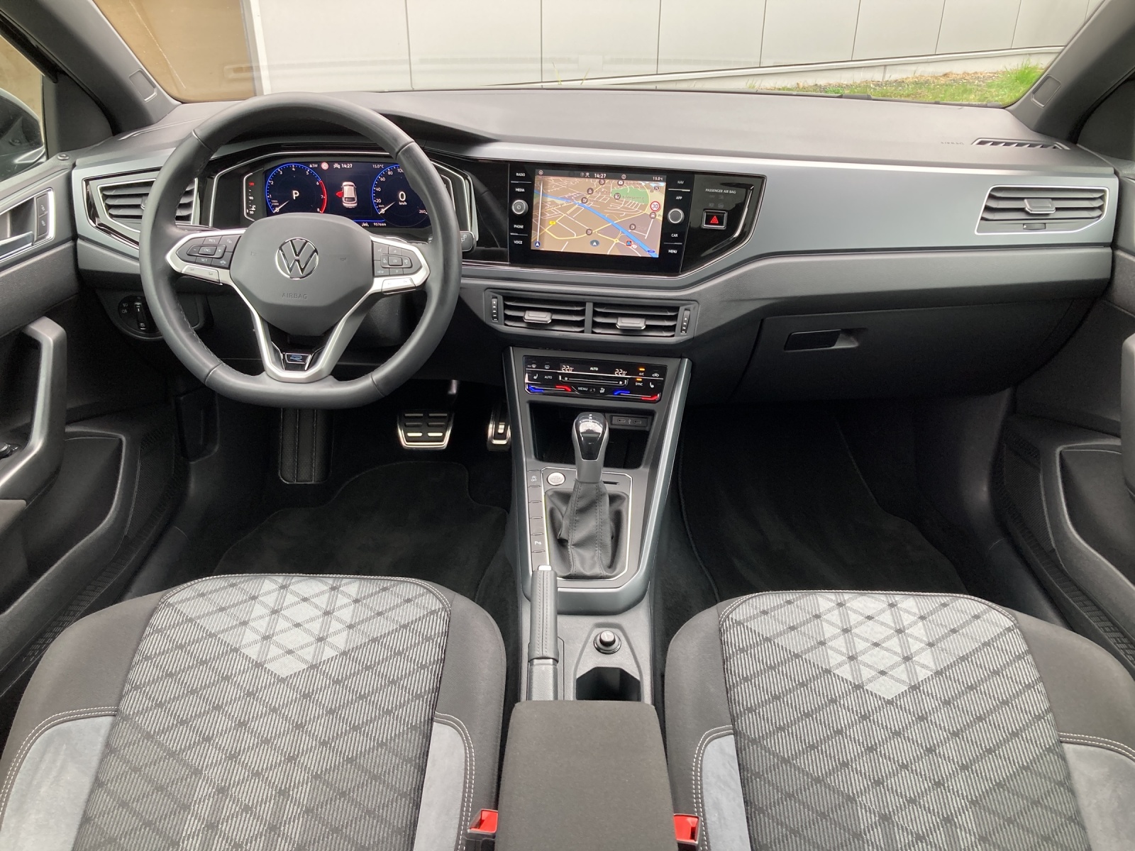 Taigo TSI DSG R-Line IQ-Light Panodach 18Zoll-Alu