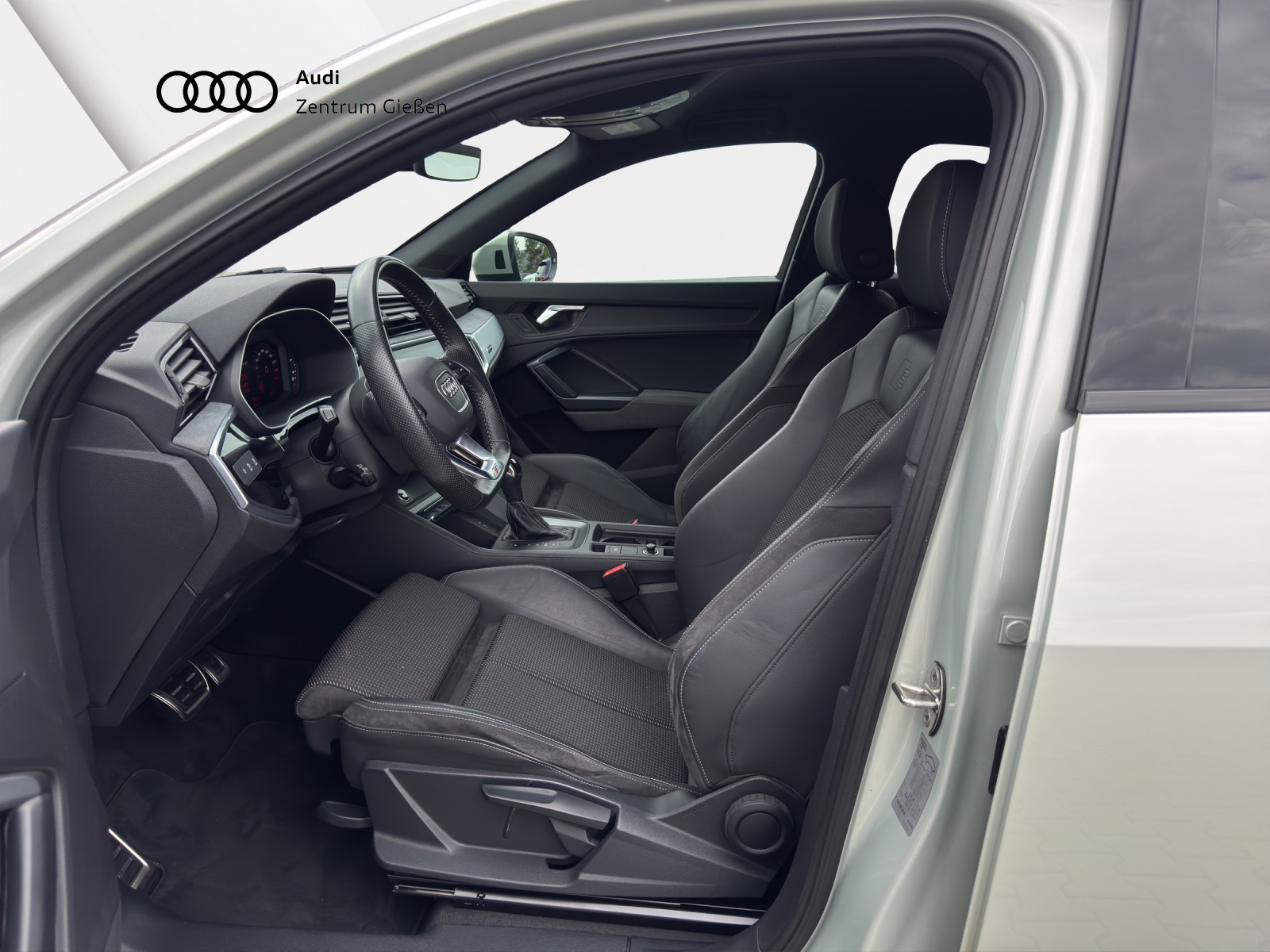 Q3 Sportback 40 TFSI quattro S line Black AHK Navi LED