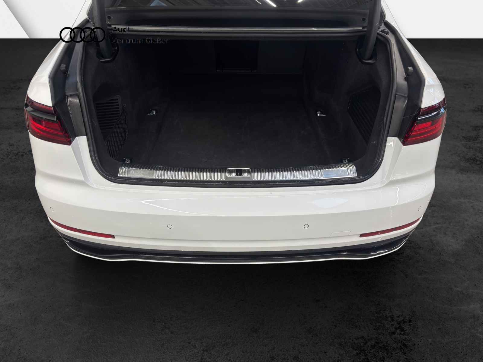 A8 55 TFSI quattro S line Black Pano HuD B&O Assistenzpaket